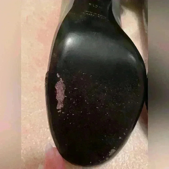 Miu Miu Italian, gray/black brogue leather pumps with ruffle heels; size 40.5 - Picture 7 of 8